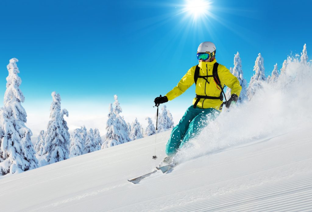 ヘリーハンセンのスキーウェアを紹介！ジャケットからパンツ、つなぎ